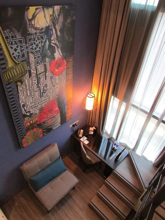 Mercure Singapore Bugis Hotel