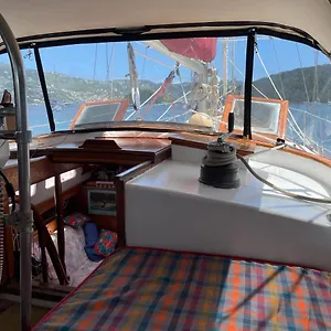 Botel St Thomas On Sailboat Ragamuffin Incl Meals Water Toys Water Island
